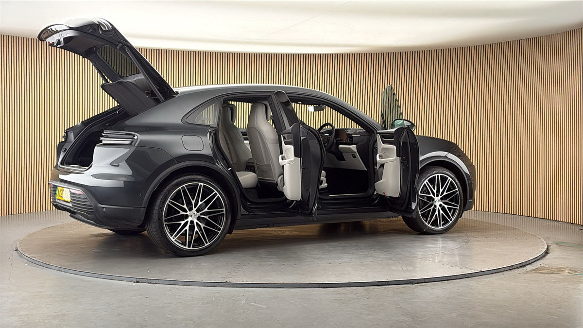 More views of Porsche Macan