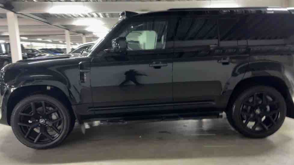 More views of Land Rover Defender 110