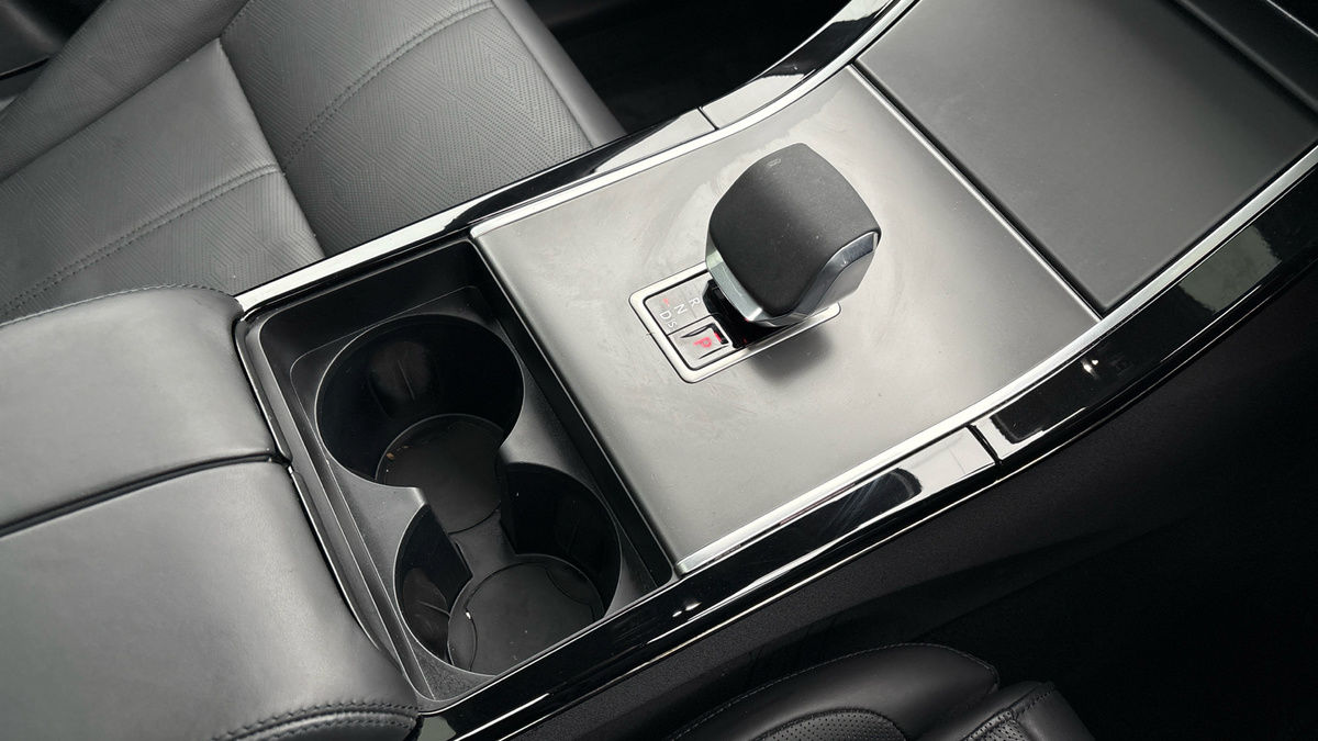 Land Rover Range Rover Velar Image 18