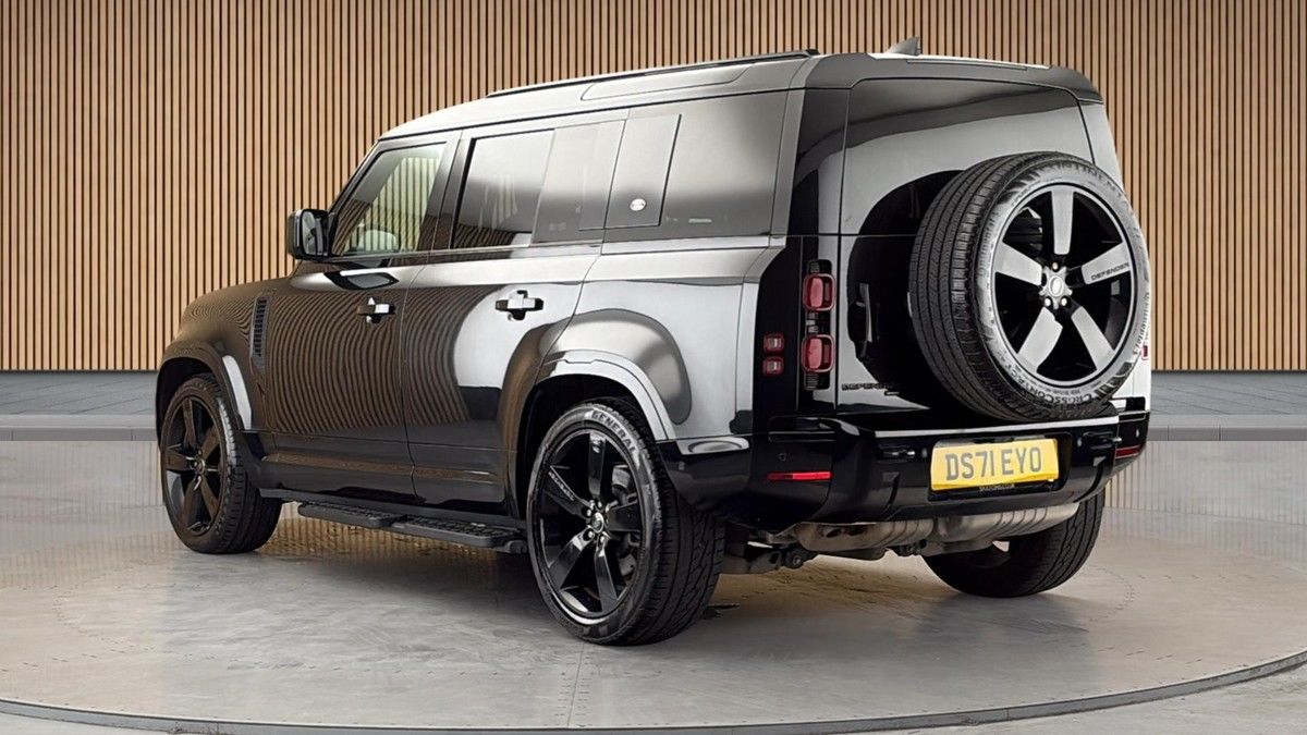 Land Rover Defender 110 Image 2