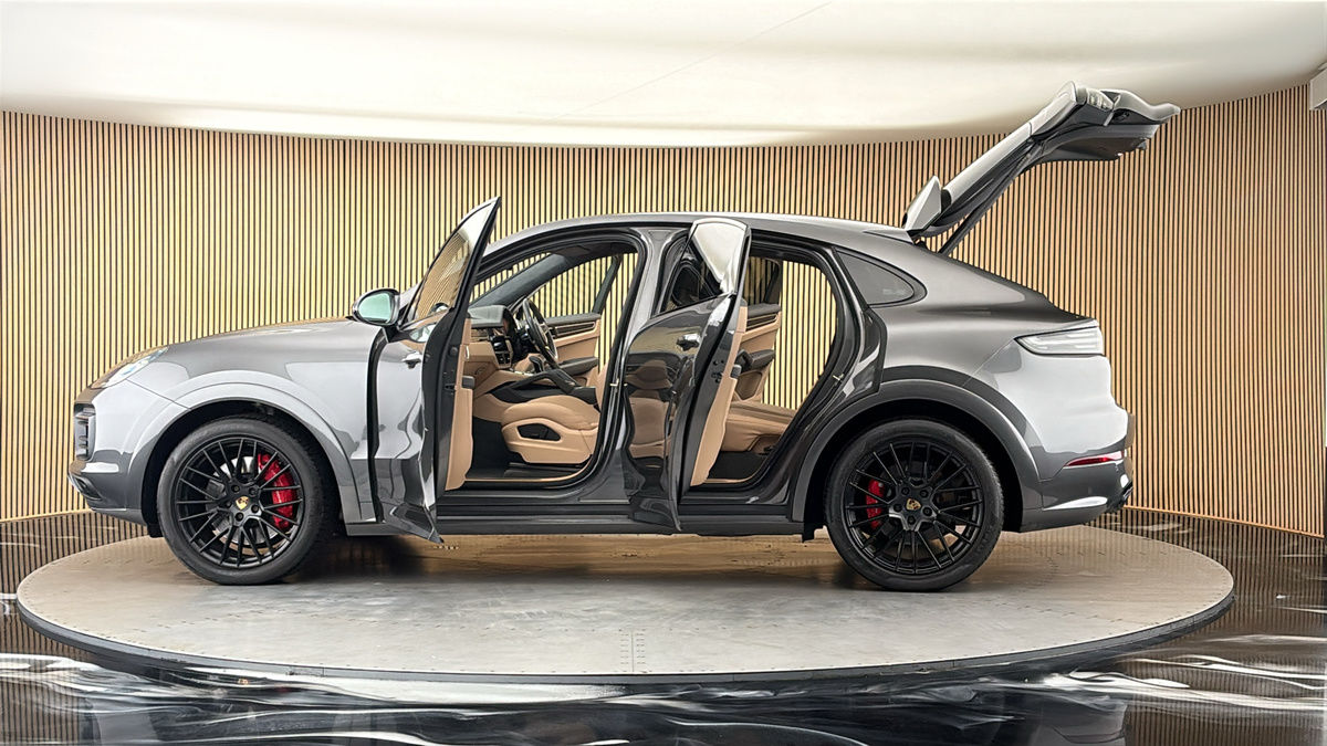 More views of Porsche Cayenne