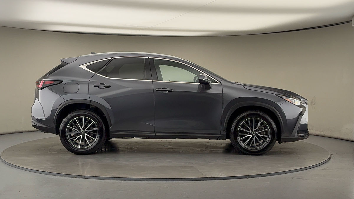 Lexus NX Image 16
