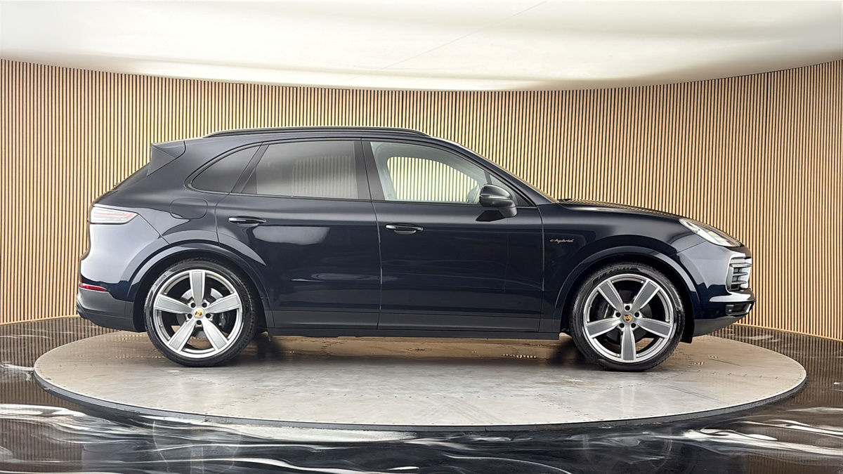 Porsche Cayenne Image 16