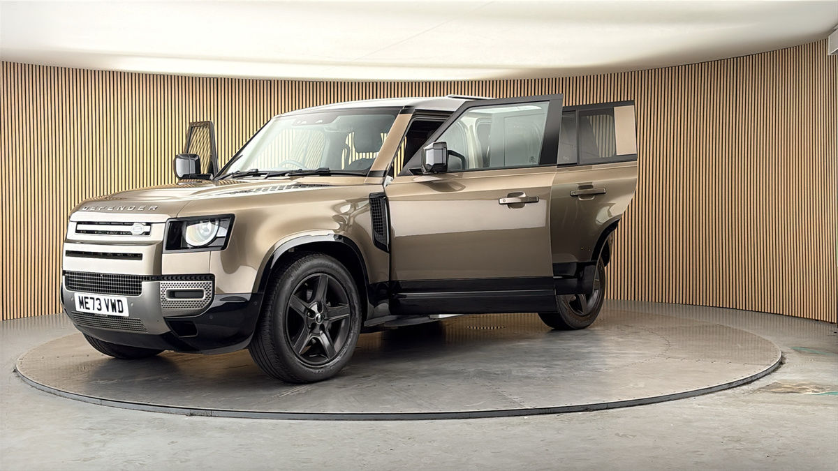 More views of Land Rover Defender 110