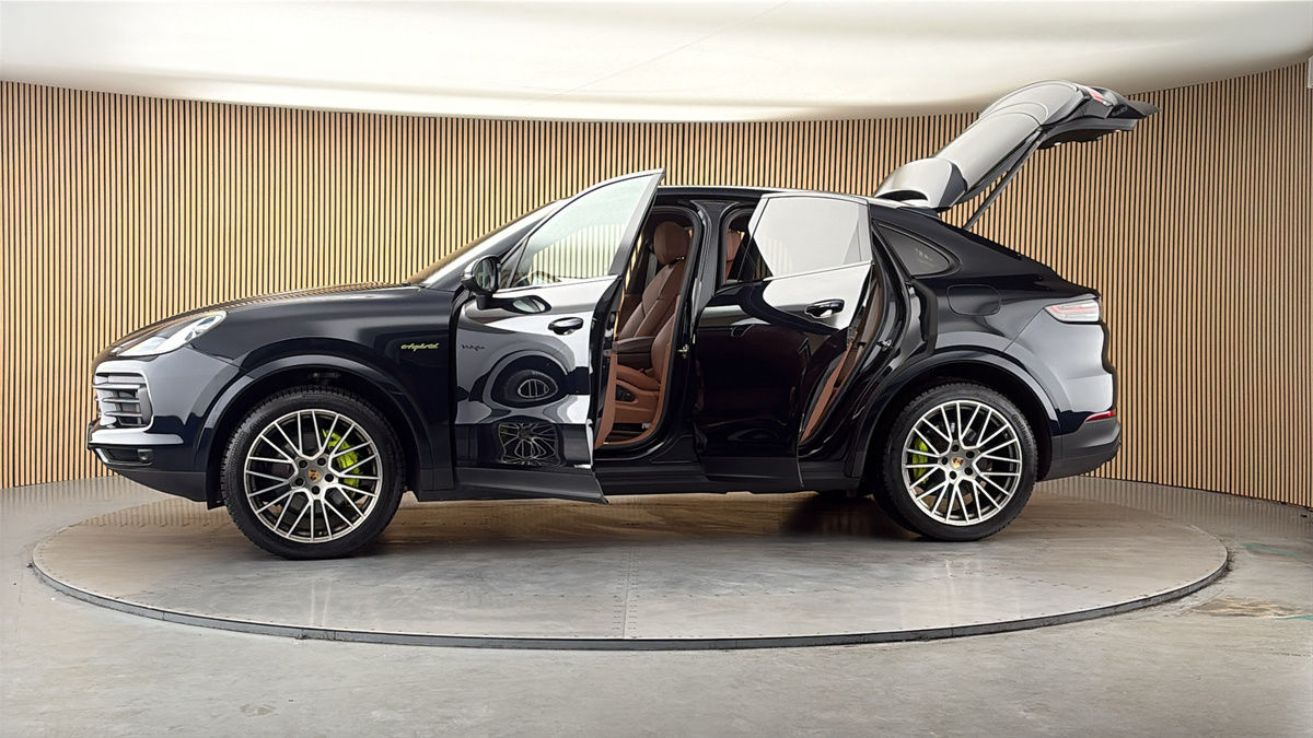 More views of Porsche Cayenne