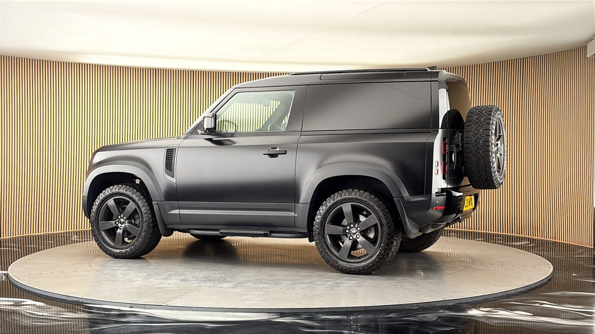 More views of Land Rover Defender 90