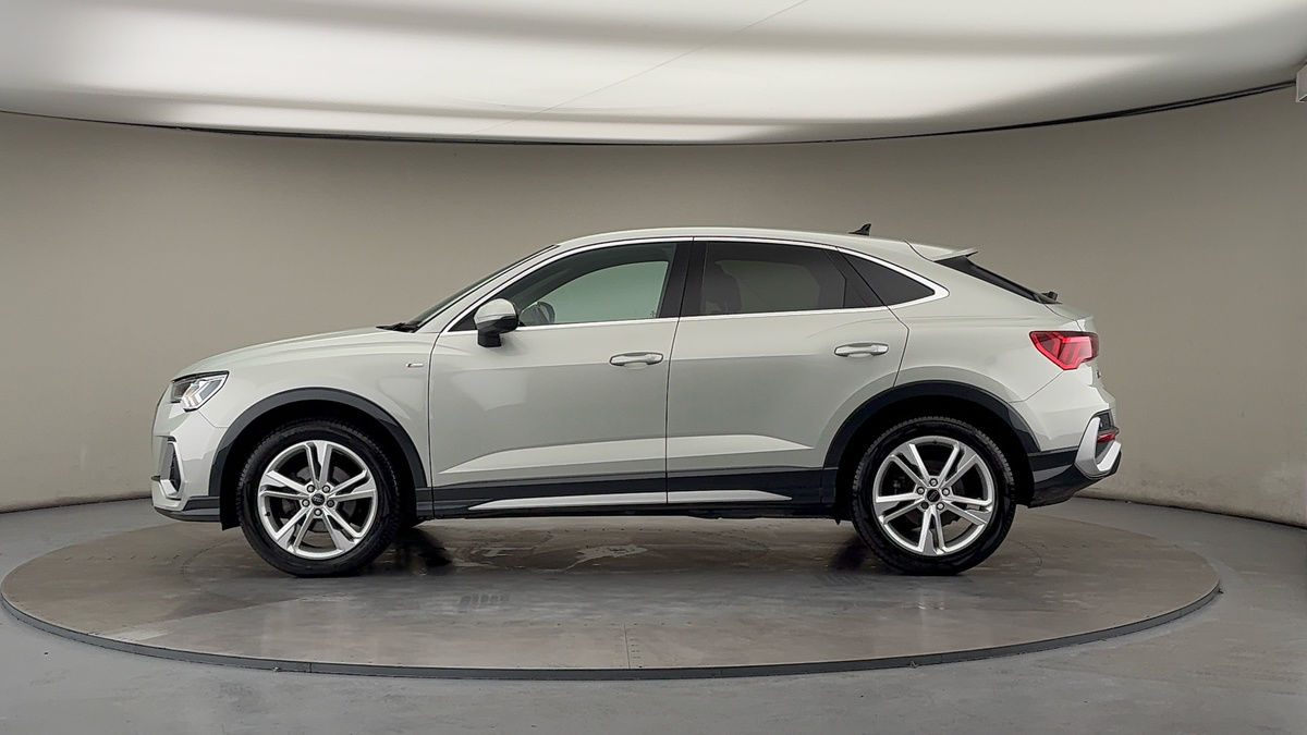 Audi Q3 Image 15