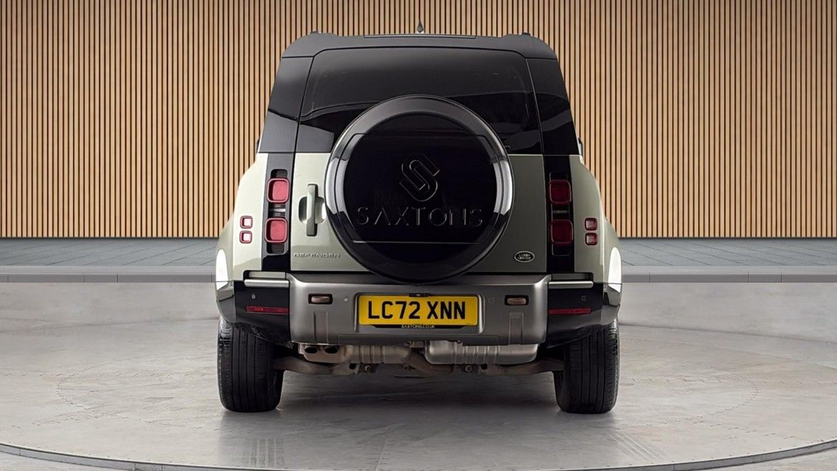 Land Rover Defender 110 Image 4