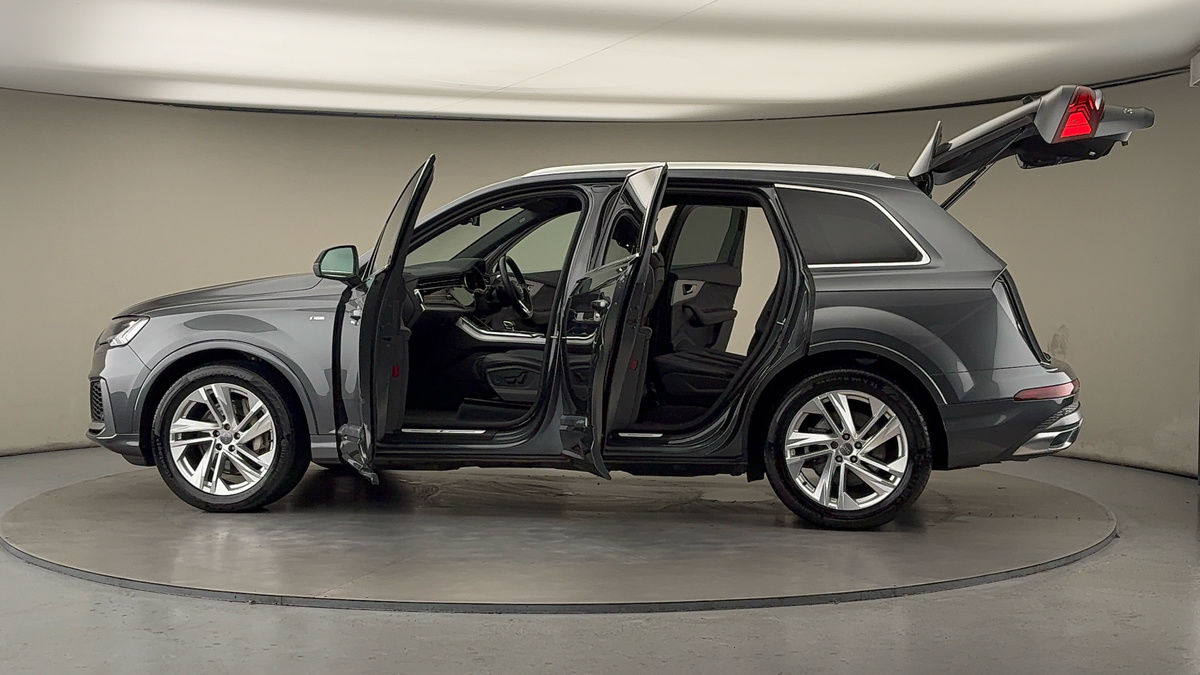 More views of Audi Q7