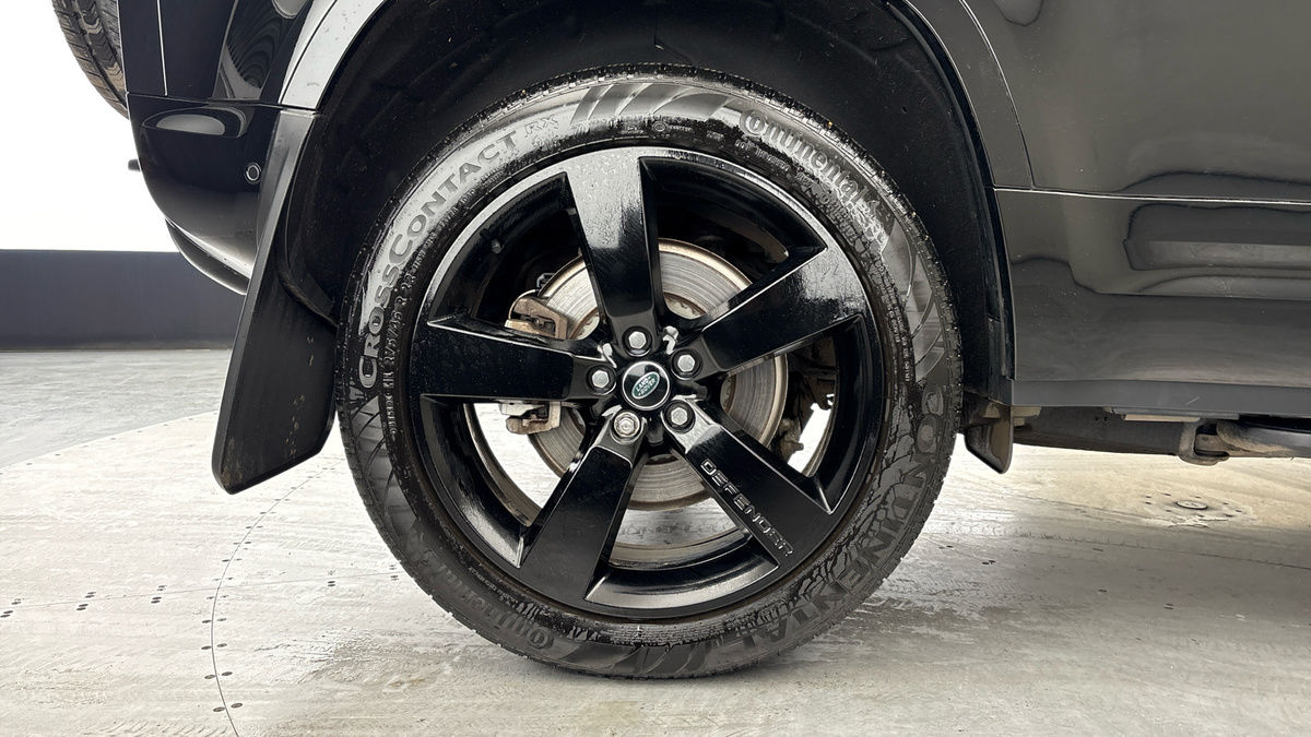 Land Rover Defender 110 Image 10