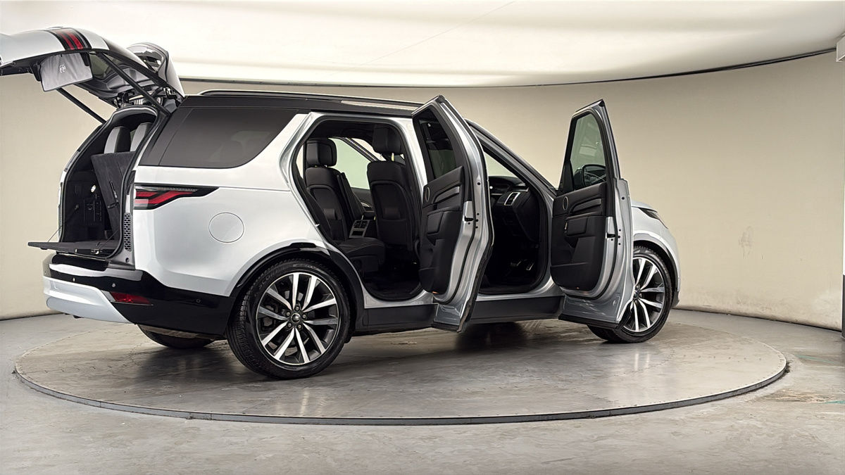 More views of Land Rover Discovery