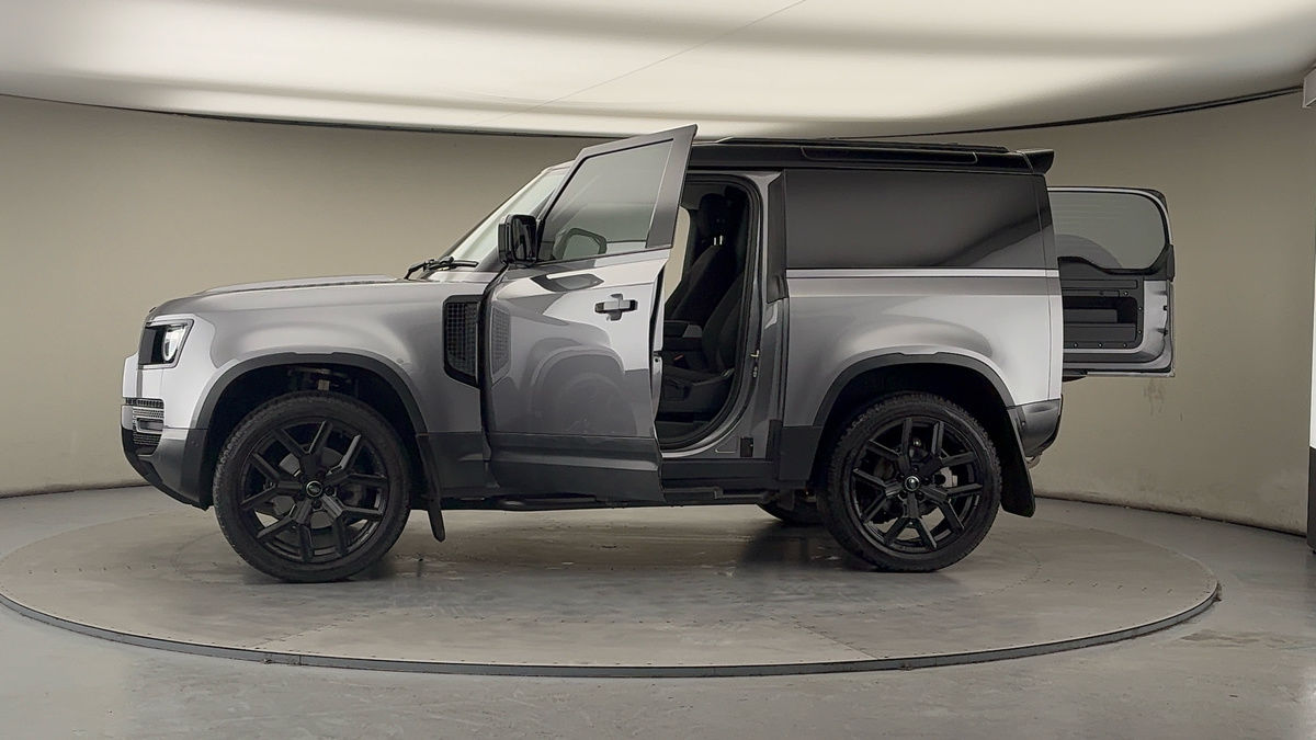 More views of Land Rover Defender 90