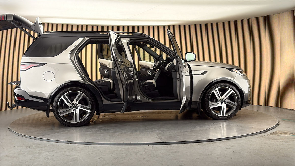 More views of Land Rover Discovery