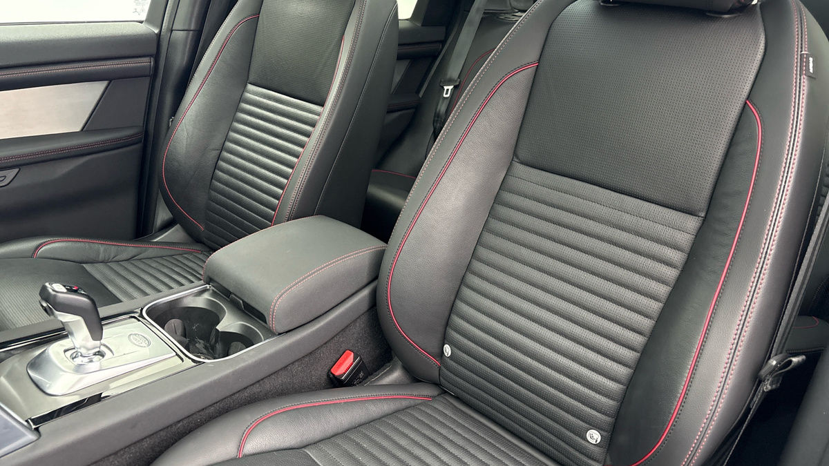 Land Rover Discovery Sport Image 7