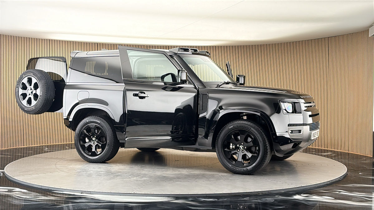More views of Land Rover Defender 90