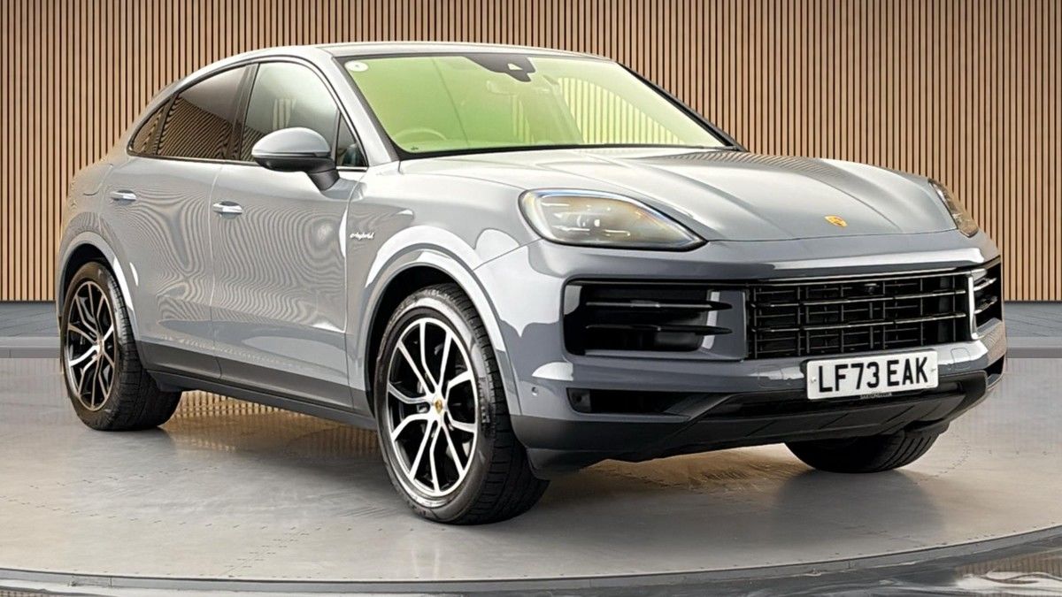 Porsche Cayenne Sticky Header Image