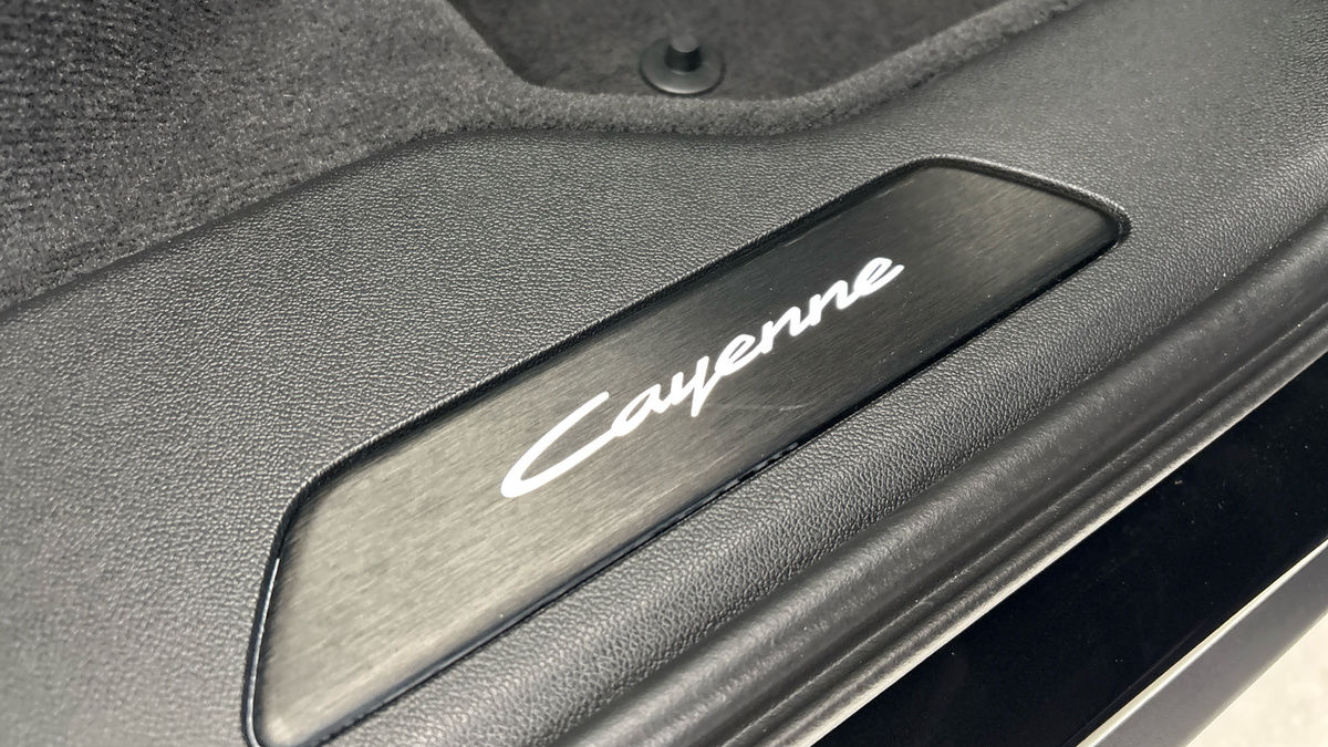Porsche Cayenne Image 26