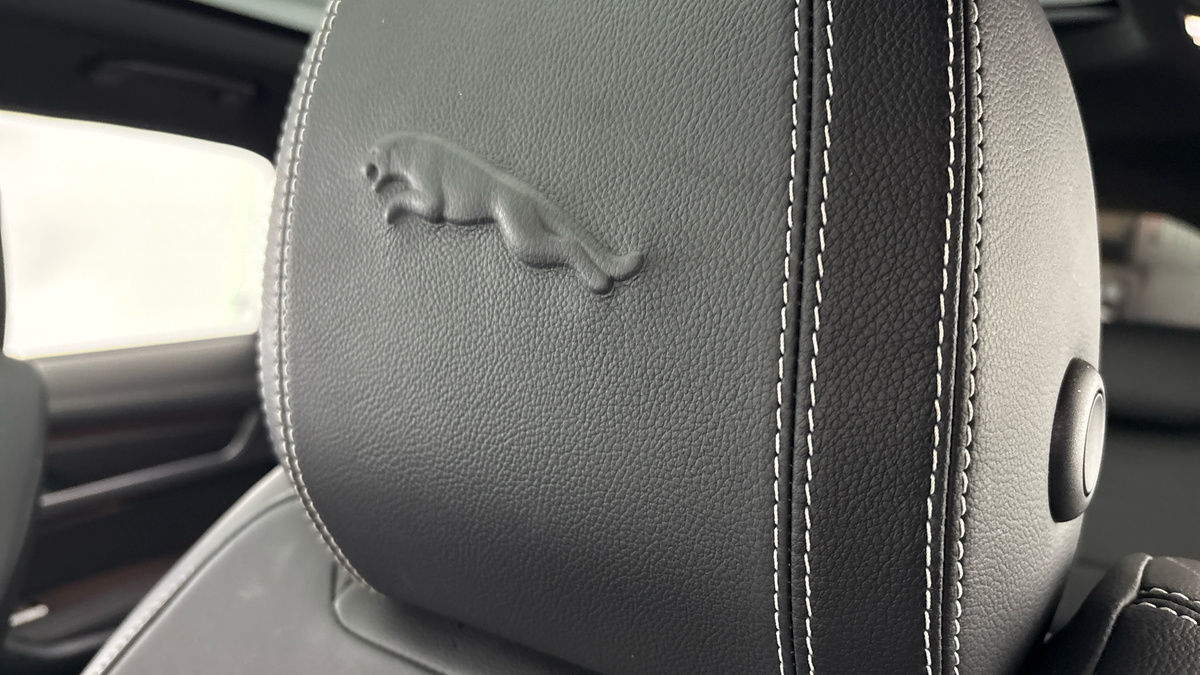 Jaguar F-PACE Image 25