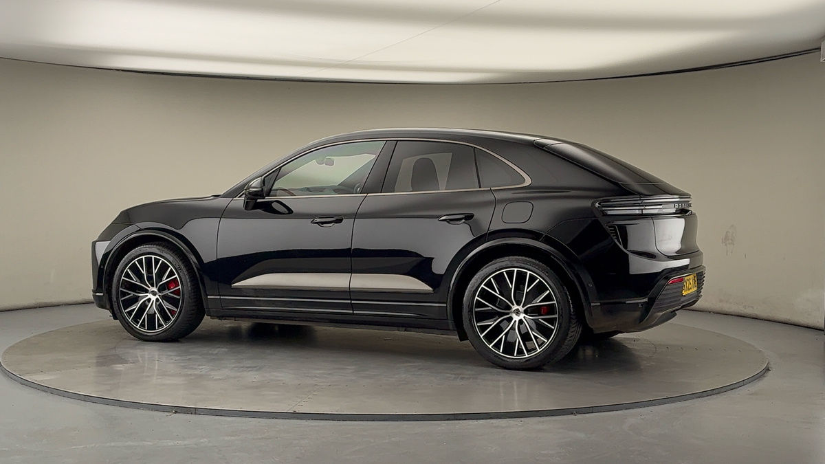More views of Porsche Macan