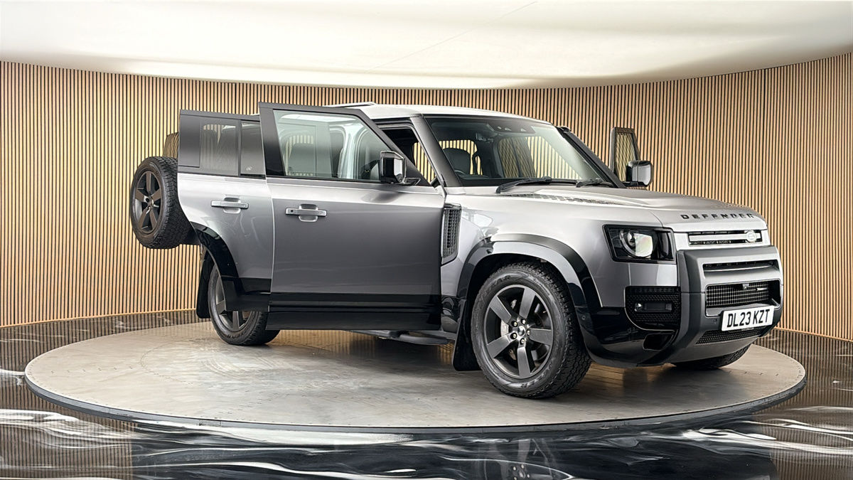 More views of Land Rover Defender 110