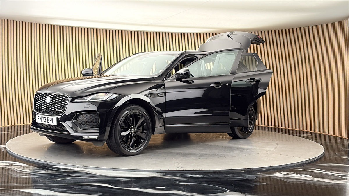 Jaguar F-PACE Image 22