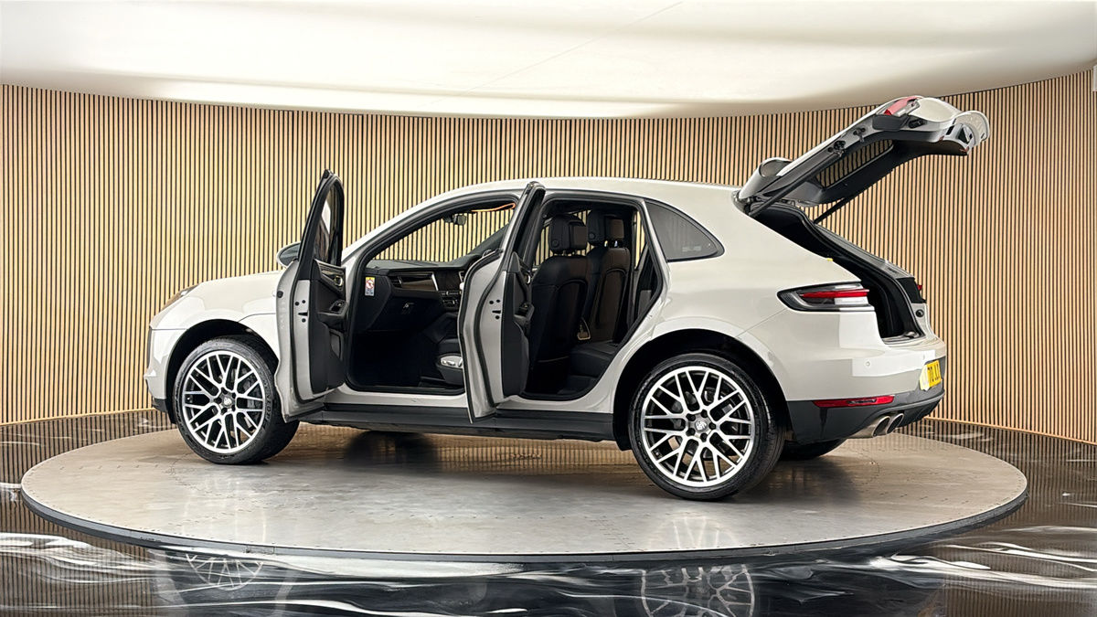 More views of Porsche Macan