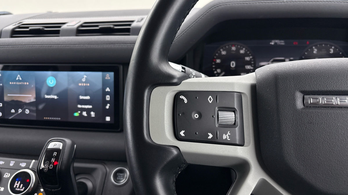 Land Rover Defender 110 Image 13