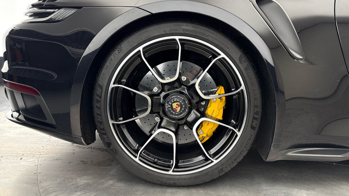 Porsche 911 Image 10
