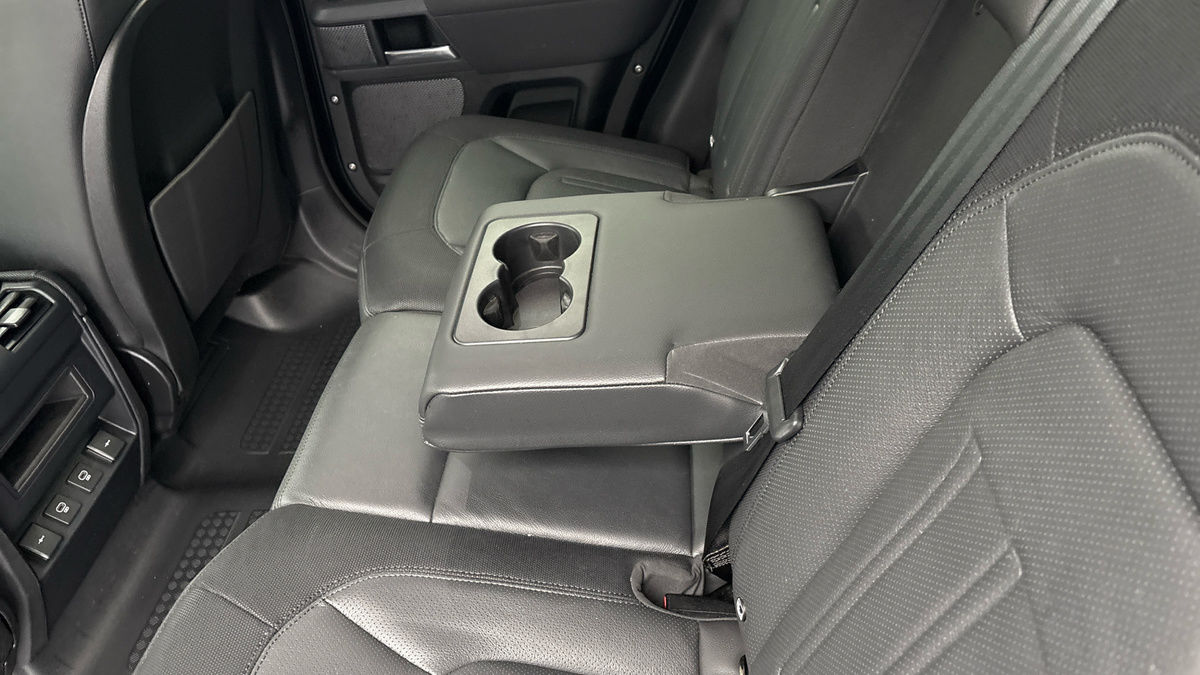 Land Rover Defender 110 Image 9