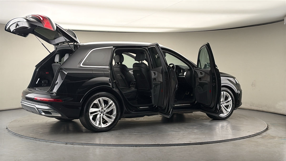 More views of Audi Q7