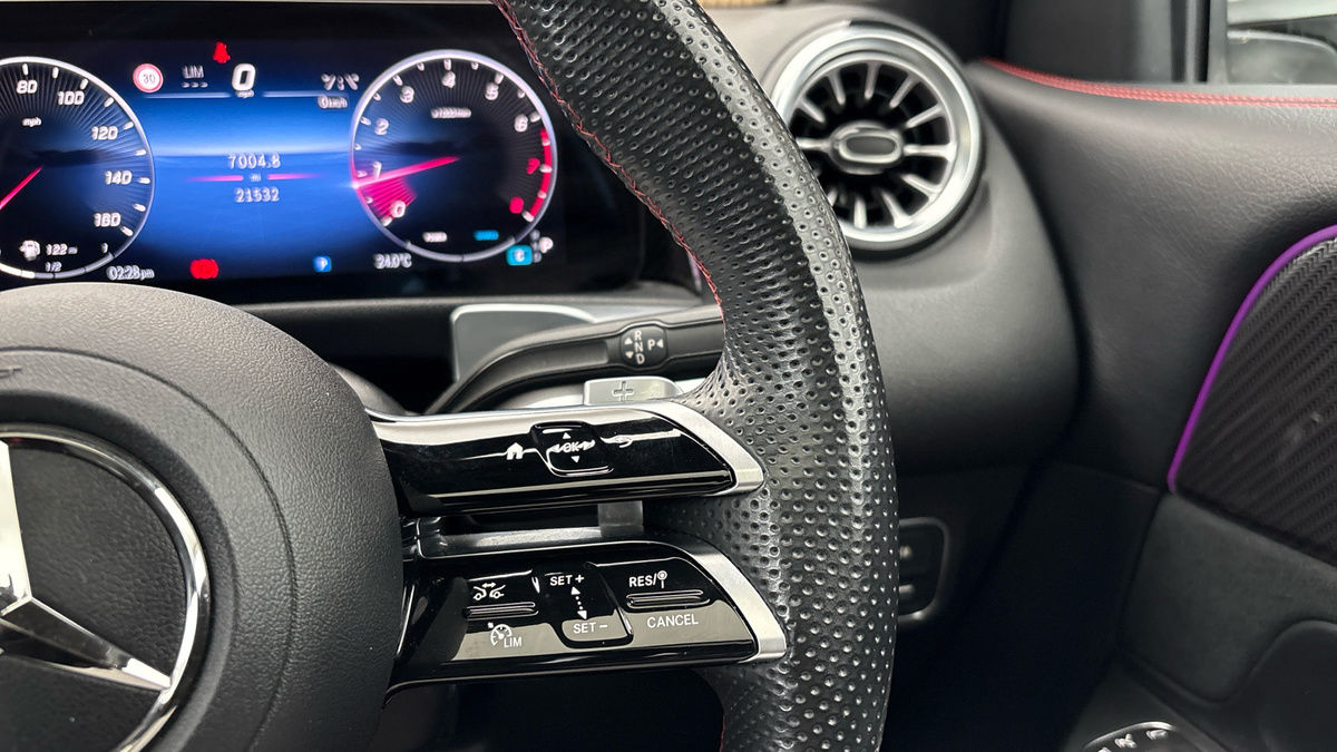 Mercedes-Benz GLB Image 14
