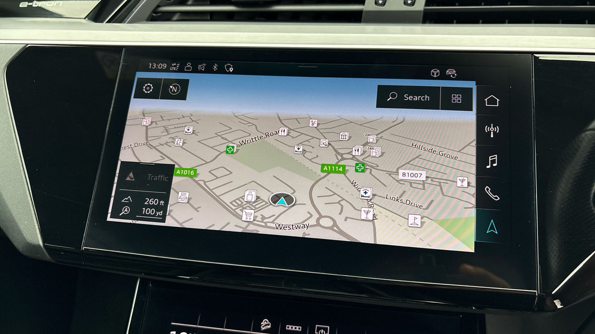 Audi e-tron Image 18