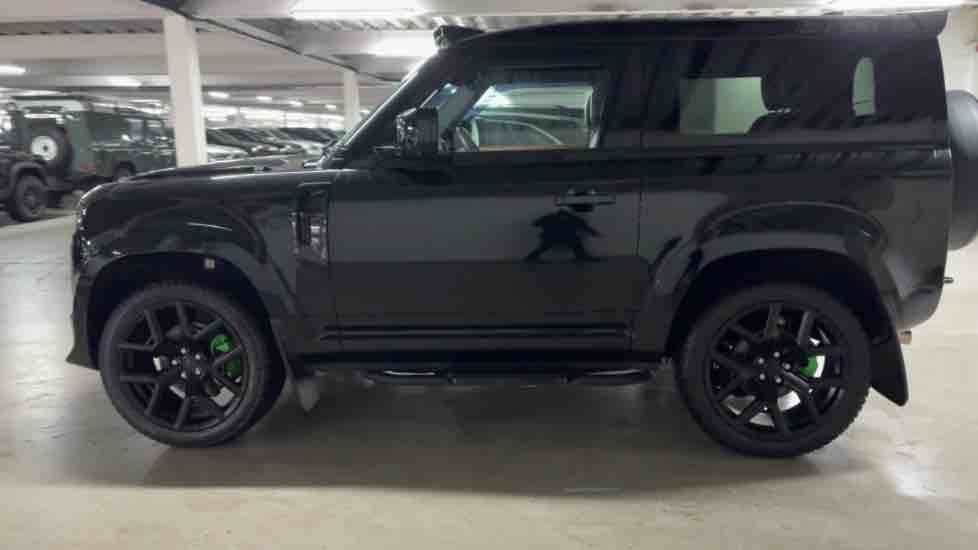 More views of Land Rover Defender 90