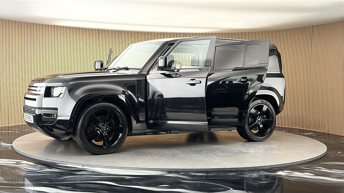 More views of Land Rover Defender 110
