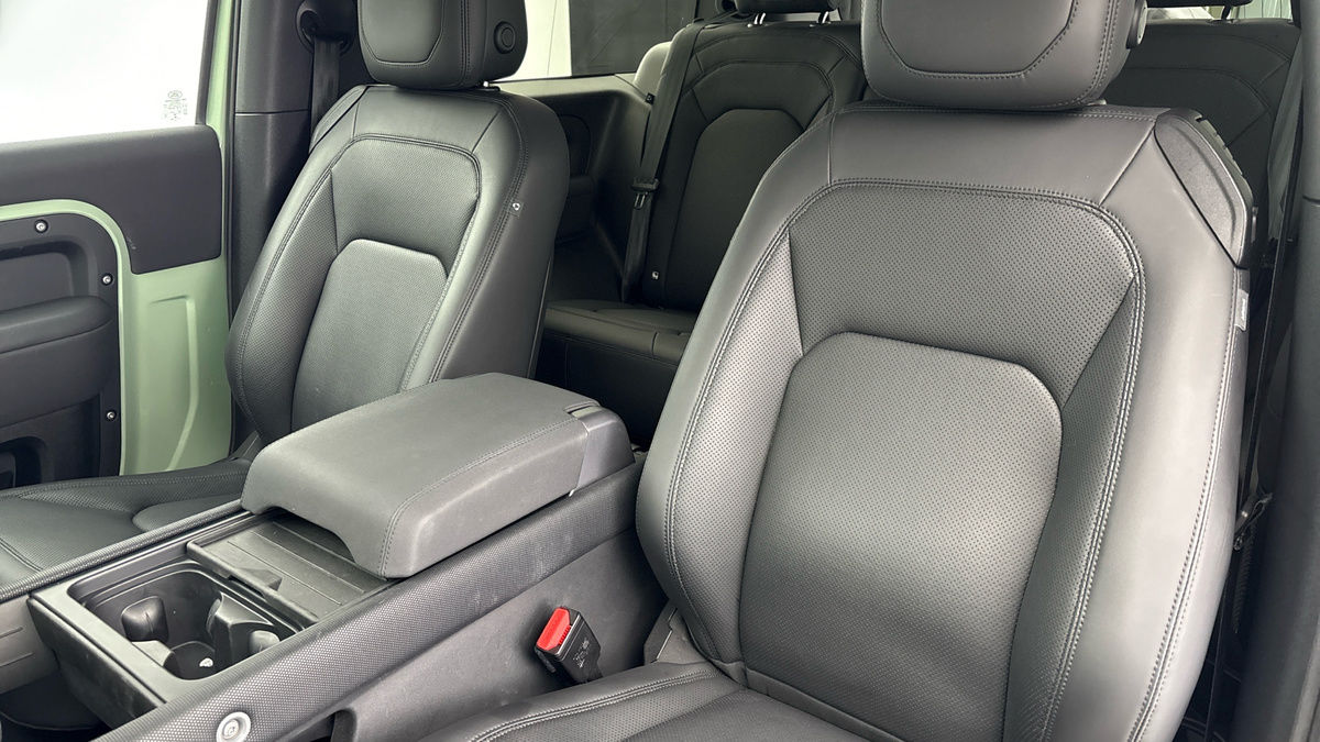 Land Rover Defender 90 Urban Image 7