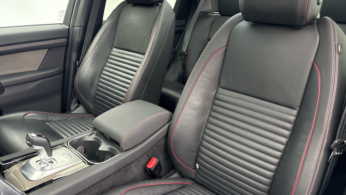 Land Rover Discovery Sport Image 7