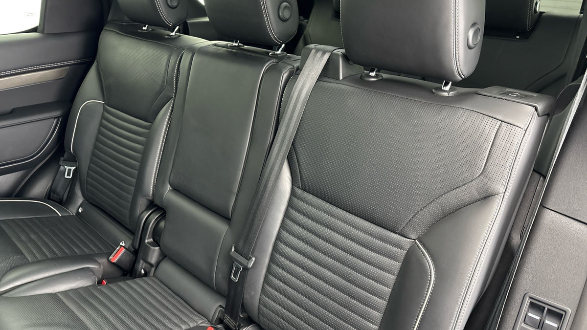 Land Rover Discovery Image 8