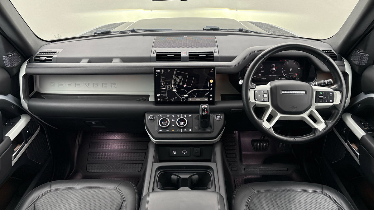 Land Rover Defender 110 Image 12