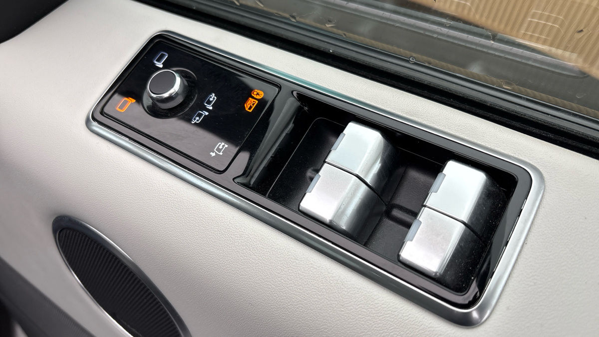Land Rover Range Rover Sport Image 28