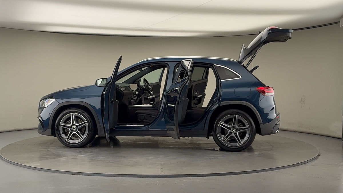 More views of Mercedes-Benz GLA