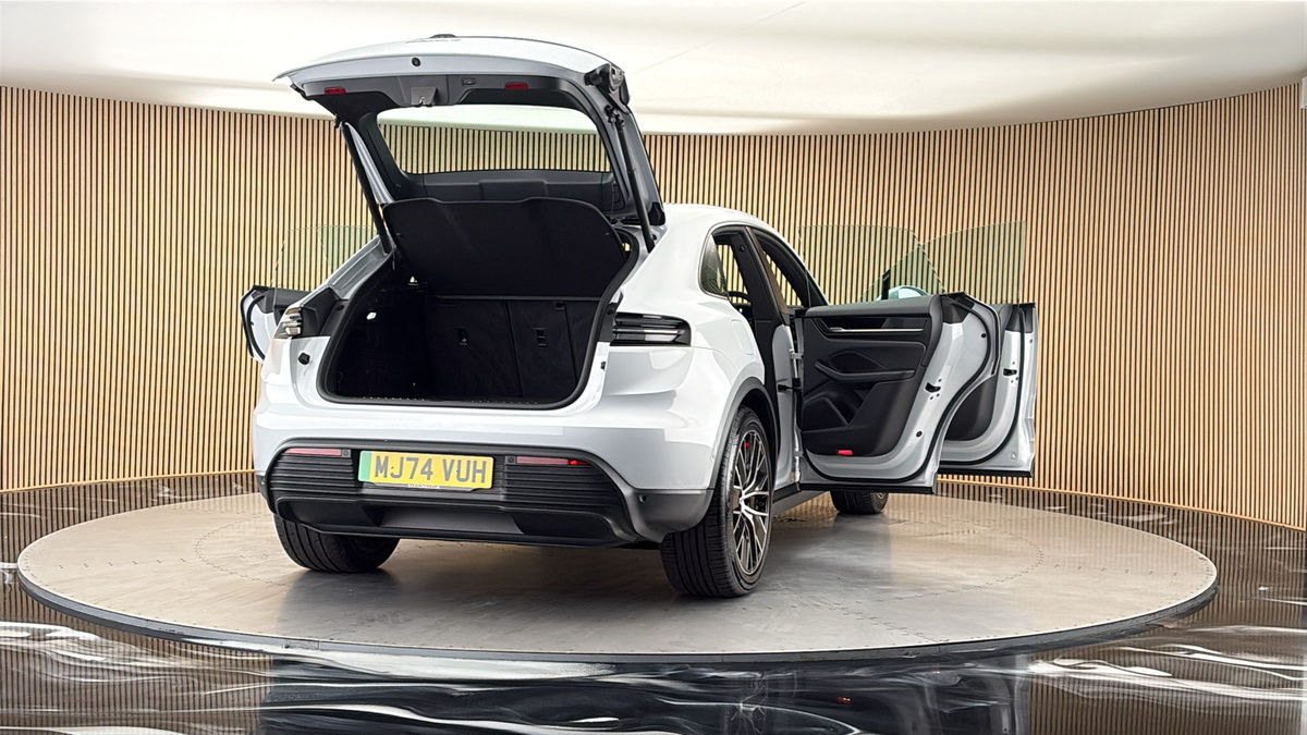 More views of Porsche Macan