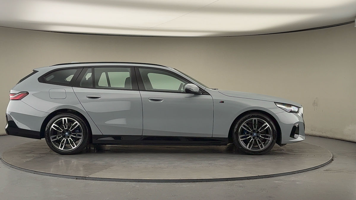 BMW 5 Series Image 16