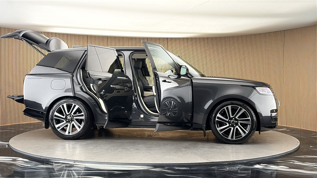 More views of Land Rover Range Rover