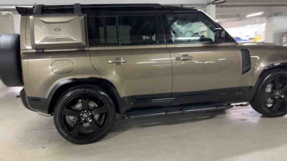 More views of Land Rover Defender 110