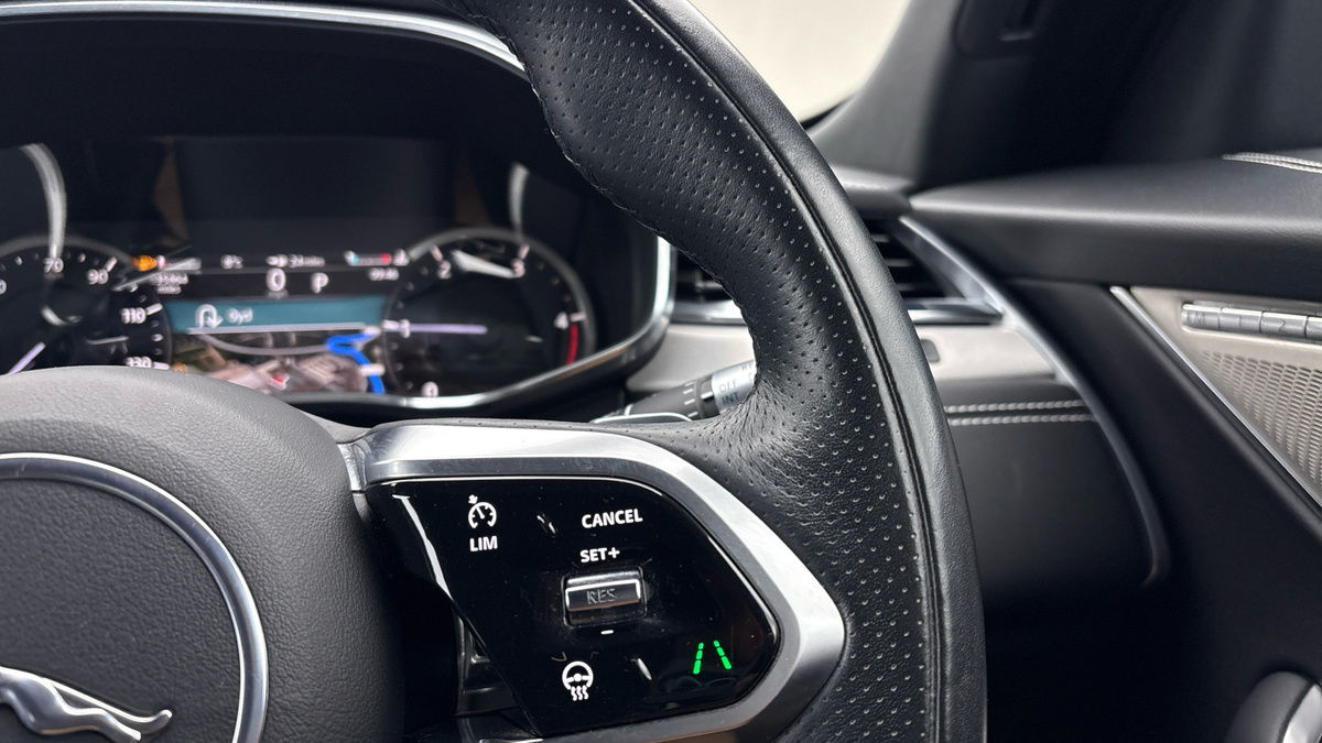 Jaguar F-PACE Image 14