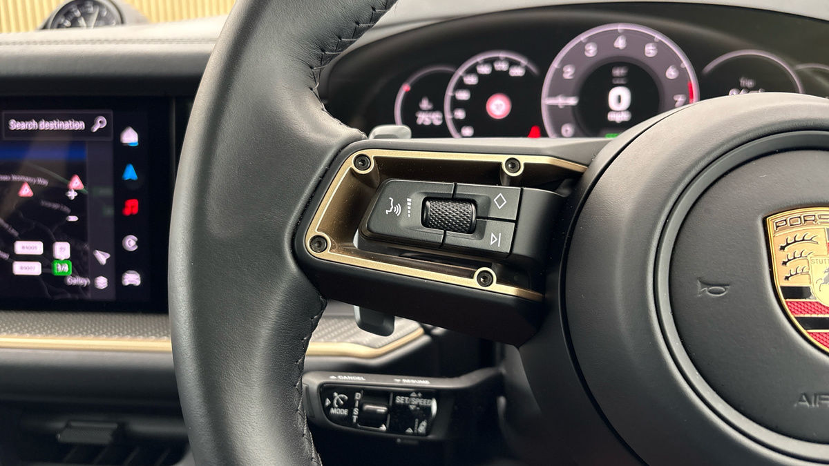 Porsche Cayenne Image 13