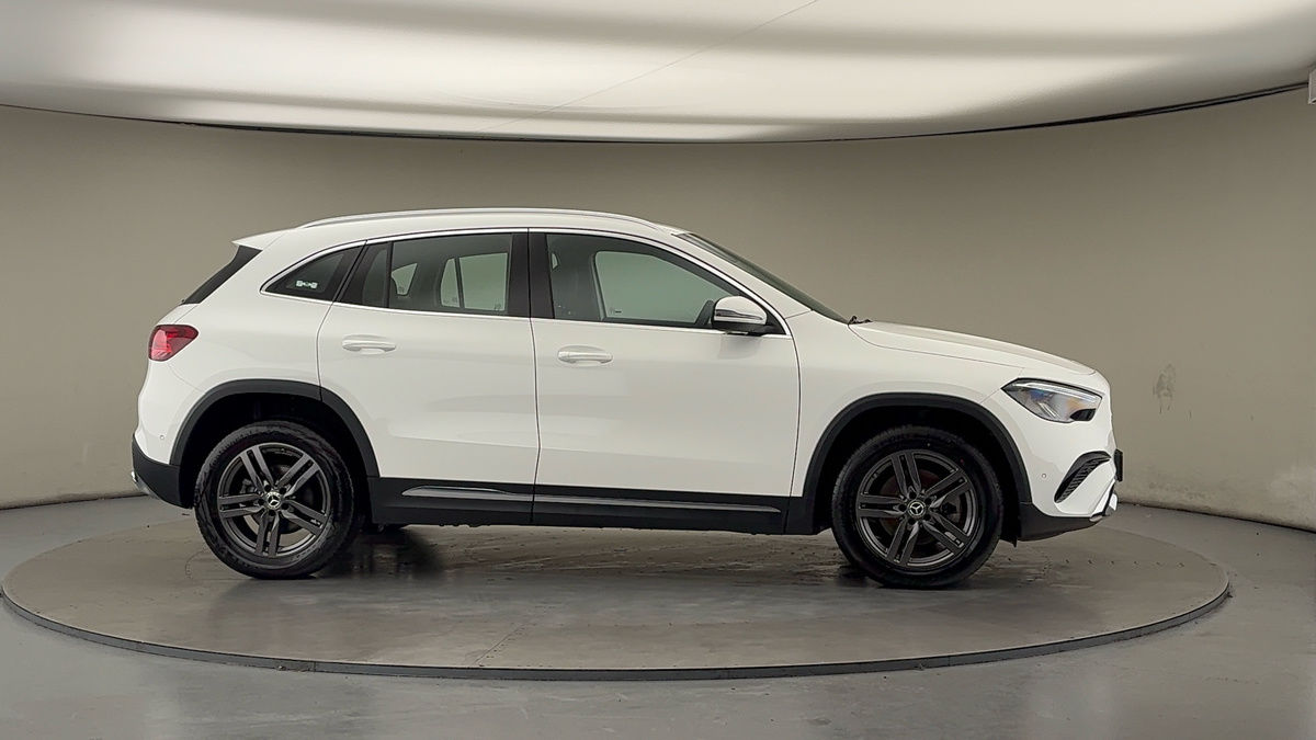 More views of Mercedes-Benz GLA