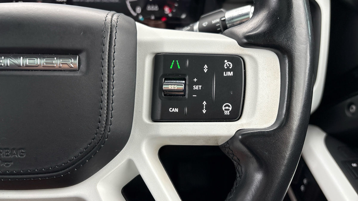 Land Rover Defender 110 Image 14