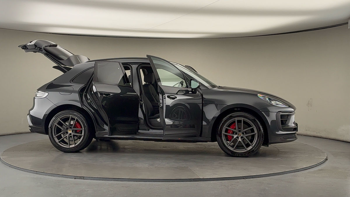 More views of Porsche Macan