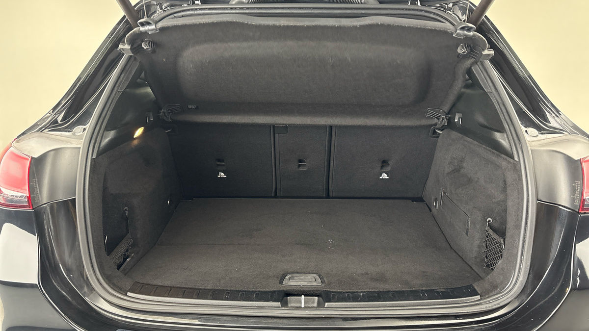 Mercedes-Benz GLA Image 11